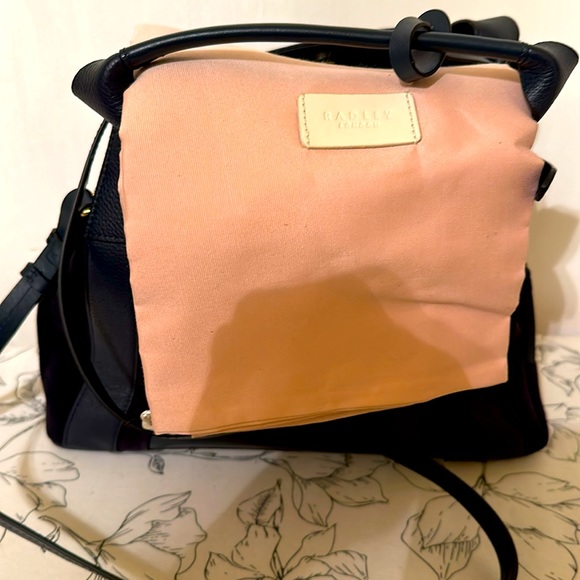 Handbag - Picture 9 of 10